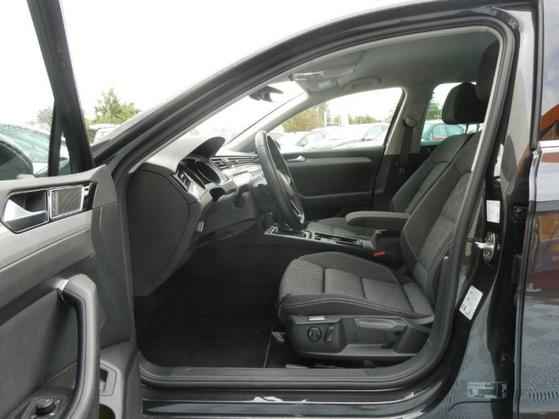 Photo 15 de l'offre de VOLKSWAGEN PASSAT SW VIII 2.0 TDI 150 DSG7 BUSINESS GPS Radars ACC à 30980€ chez Mérignac auto