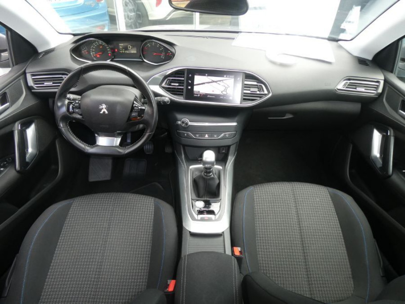 Photo 8 de l'offre de PEUGEOT 308 SW II 1.2 PureTech 110 BVM6 ACTIVE GPS Radar à 13950€ chez Mérignac auto