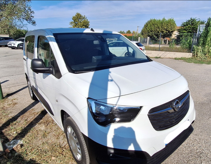 Photo 2 de l'offre de OPEL COMBO LIFE 1.5 DIESEL 100 BVM6 EDITION CarPlay Radar Privacy Glass à 23450€ chez Mérignac auto