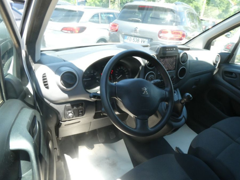 Photo 14 de l'offre de PEUGEOT PARTNER FOURGON 1.6 BlueHDi 100 PREMIUM PACK 3PL GPS Camera Grip Control 11950HT à 11950€ chez Mérignac auto