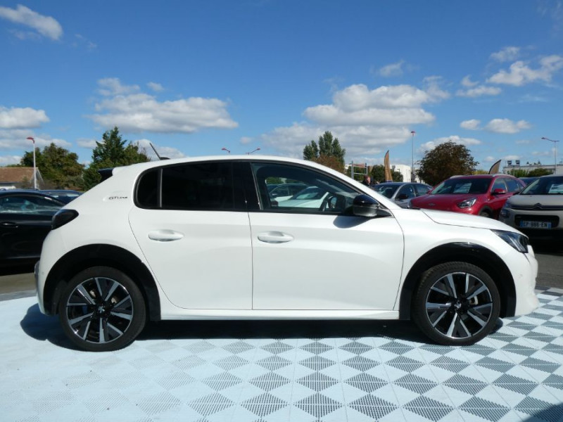 Photo 13 de l'offre de PEUGEOT 208 II 1.2 PureTech 100 BVM6 GT LINE TOIT Pano à 15450€ chez Mérignac auto