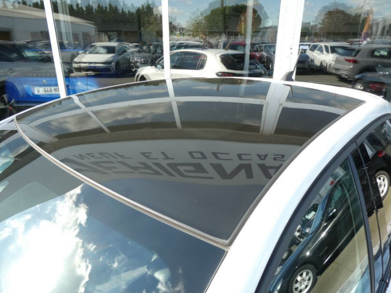 Photo 44 de l'offre de PEUGEOT 208 II 1.2 PureTech 100 BVM6 GT LINE TOIT Pano à 15450€ chez Mérignac auto