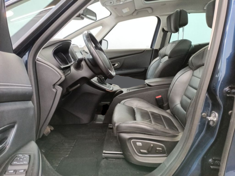 Photo 4 de l'offre de RENAULT GRAND SCENIC IV 1.7 DCi 120 BVA INITIALE PARIS CUIR Toit Pano Bose 7PL Attel. à 25990€ chez Mérignac auto