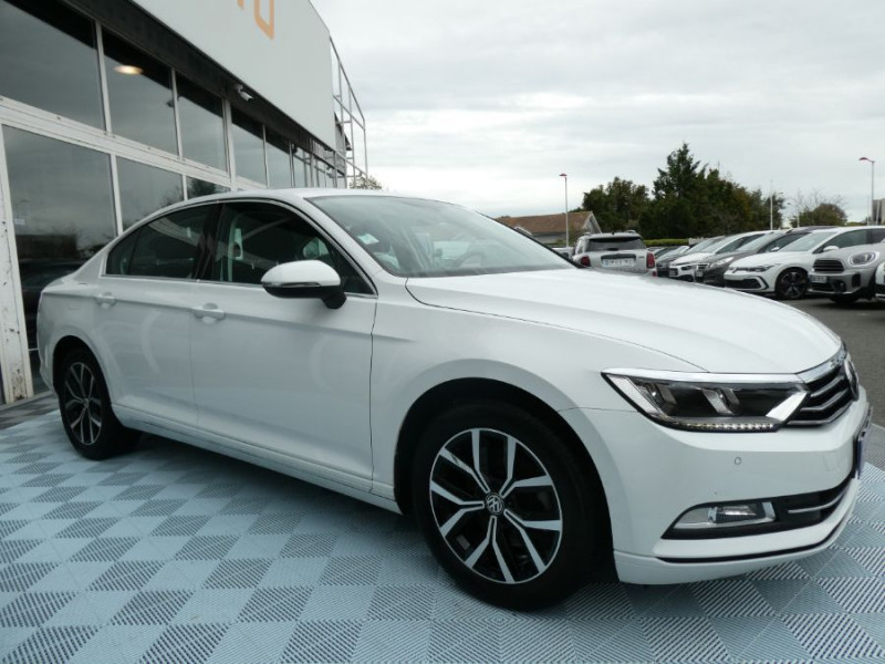 Photo 2 de l'offre de VOLKSWAGEN PASSAT 1.4 TSI 150 BVM6 CONFORTLINE GPS Camera Key Less à 20990€ chez Mérignac auto