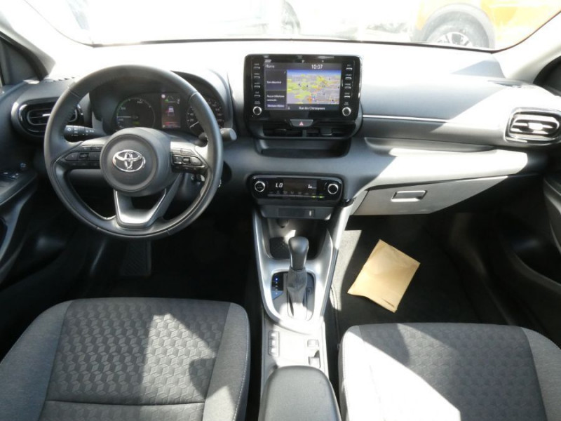 Photo 4 de l'offre de TOYOTA YARIS IV HYBRIDE 116H BVA DYNAMIC GPS Camera ACC à 19480€ chez Mérignac auto