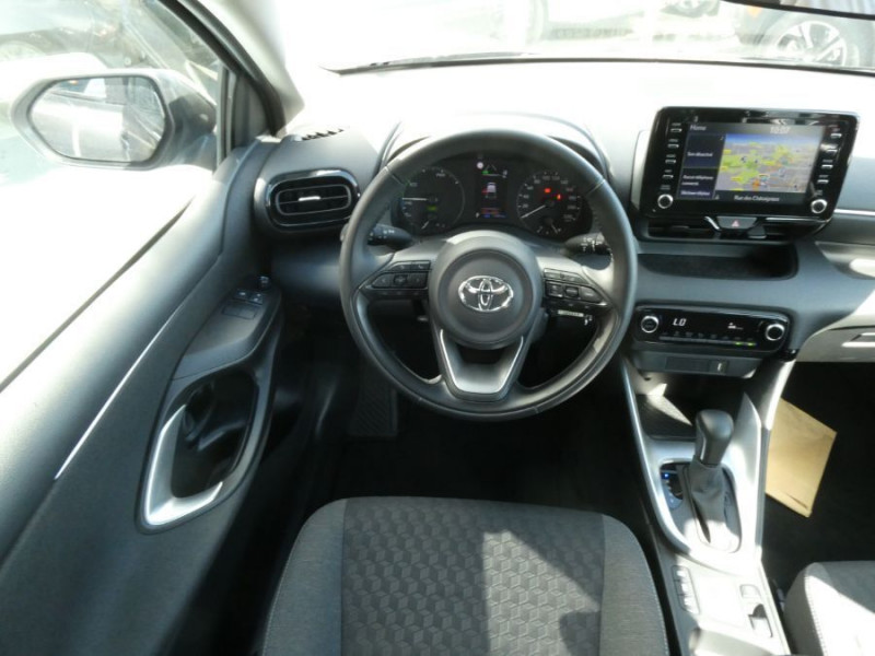 Photo 12 de l'offre de TOYOTA YARIS IV HYBRIDE 116H BVA DYNAMIC GPS Camera ACC à 19480€ chez Mérignac auto