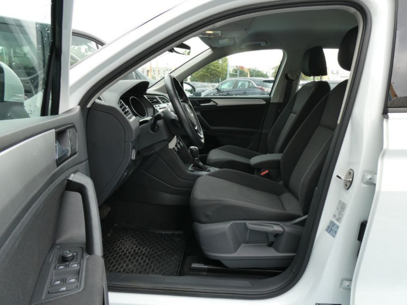 Photo 5 de l'offre de VOLKSWAGEN TIGUAN II 1.4 TSI 150 DSG6 TRENDLINE GPS Privacy Glass à 23990€ chez Mérignac auto