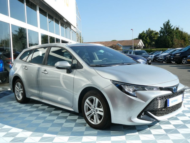 Photo 3 de l'offre de TOYOTA COROLLA (2) XII TOURING SPORTS 1.8 HYBRIDE 122H BVA Ph.2 DYNAMIC GPS Camera à 24950€ chez Mérignac auto