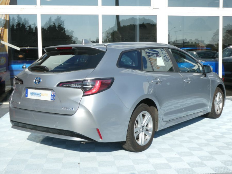 Photo 2 de l'offre de TOYOTA COROLLA (2) XII TOURING SPORTS 1.8 HYBRIDE 122H BVA Ph.2 DYNAMIC GPS Camera à 24950€ chez Mérignac auto