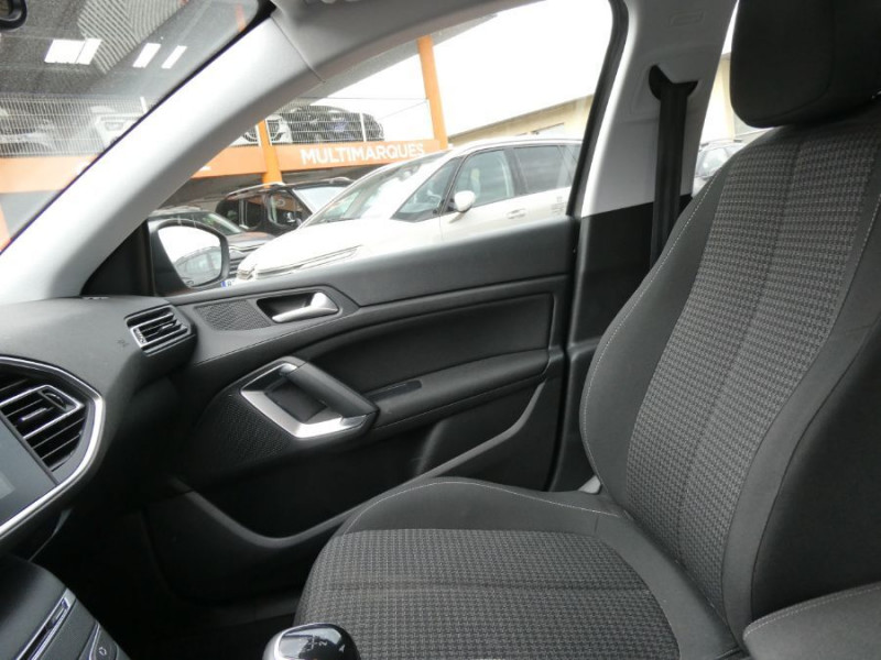 Photo 34 de l'offre de PEUGEOT 308 SW II 1.5 BlueHDI 130 BVM6 ACTIVE GPS Radar à 14490€ chez Mérignac auto