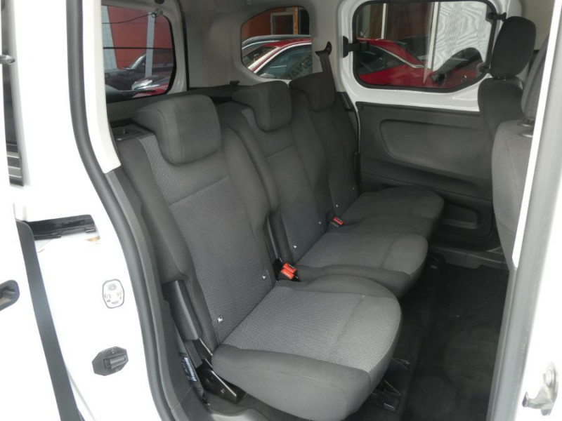 Photo 16 de l'offre de OPEL COMBO LIFE 1.5 DIESEL 100 BVM6 EDITION CarPlay Radar Privacy Glass à 23450€ chez Mérignac auto