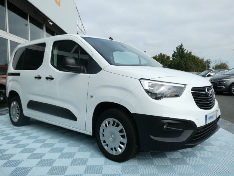 Photo 2 de l'offre de OPEL COMBO LIFE 1.5 DIESEL 100 BVM6 EDITION CarPlay Radar Privacy Glass à 23450€ chez Mérignac auto