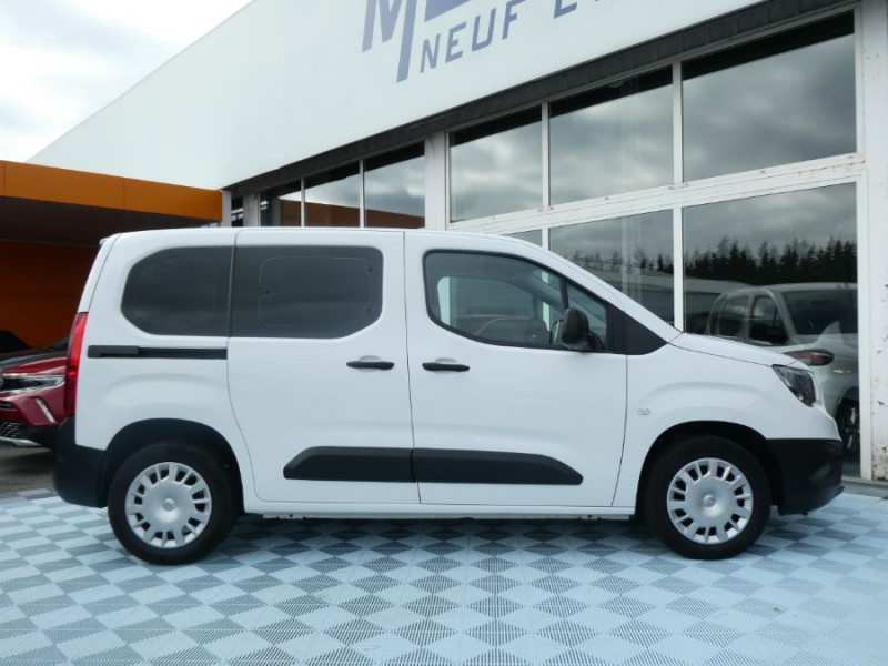 Photo 10 de l'offre de OPEL COMBO LIFE 1.5 DIESEL 100 BVM6 EDITION CarPlay Radar Privacy Glass à 23450€ chez Mérignac auto