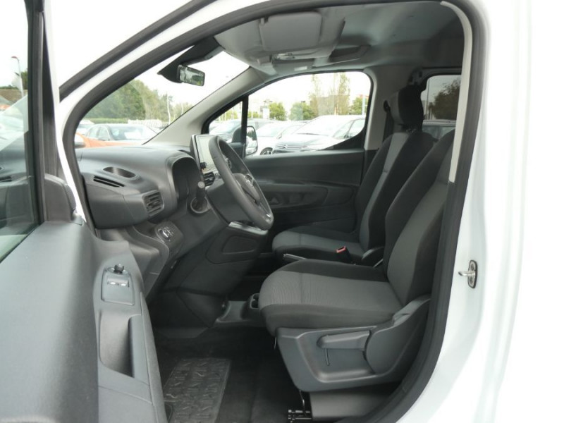 Photo 13 de l'offre de OPEL COMBO LIFE 1.5 DIESEL 100 BVM6 EDITION CarPlay Radar Privacy Glass à 23450€ chez Mérignac auto