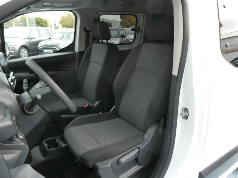 Photo 5 de l'offre de OPEL COMBO LIFE 1.5 DIESEL 100 BVM6 EDITION CarPlay Radar Privacy Glass à 23450€ chez Mérignac auto