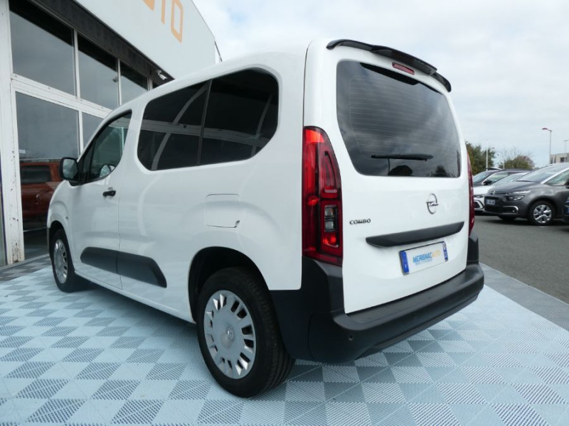 Photo 9 de l'offre de OPEL COMBO LIFE 1.5 DIESEL 100 BVM6 EDITION CarPlay Radar Privacy Glass à 23450€ chez Mérignac auto