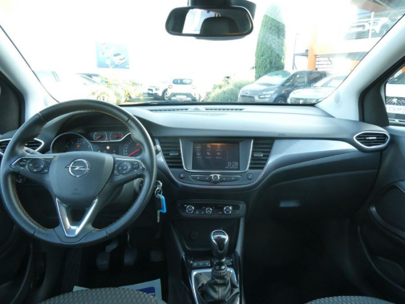 Photo 35 de l'offre de OPEL CROSSLAND X 1.2 Turbo 110 BVM6 ELEGANCE Radar CarPlay à 13750€ chez Mérignac auto