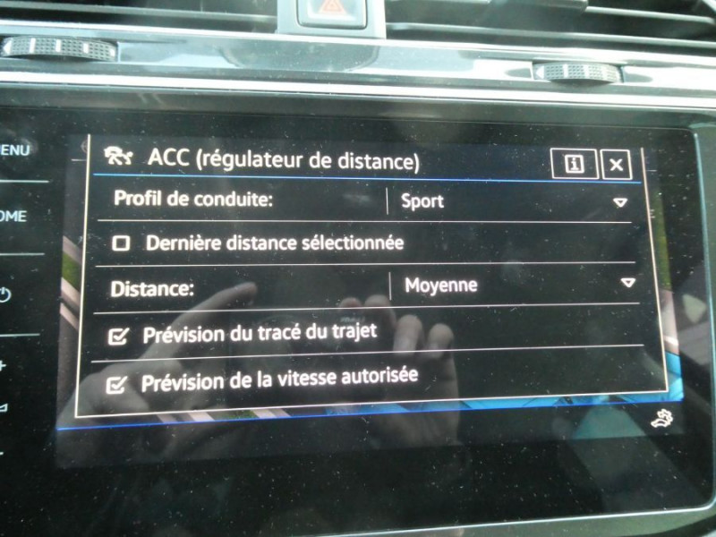 Photo 22 de l'offre de VOLKSWAGEN TIGUAN II (2) 2.0 TDI 150 DSG 2WD ELEGANCE GPS Camera ACC Hayon EL.Attel. à 31950€ chez Mérignac auto