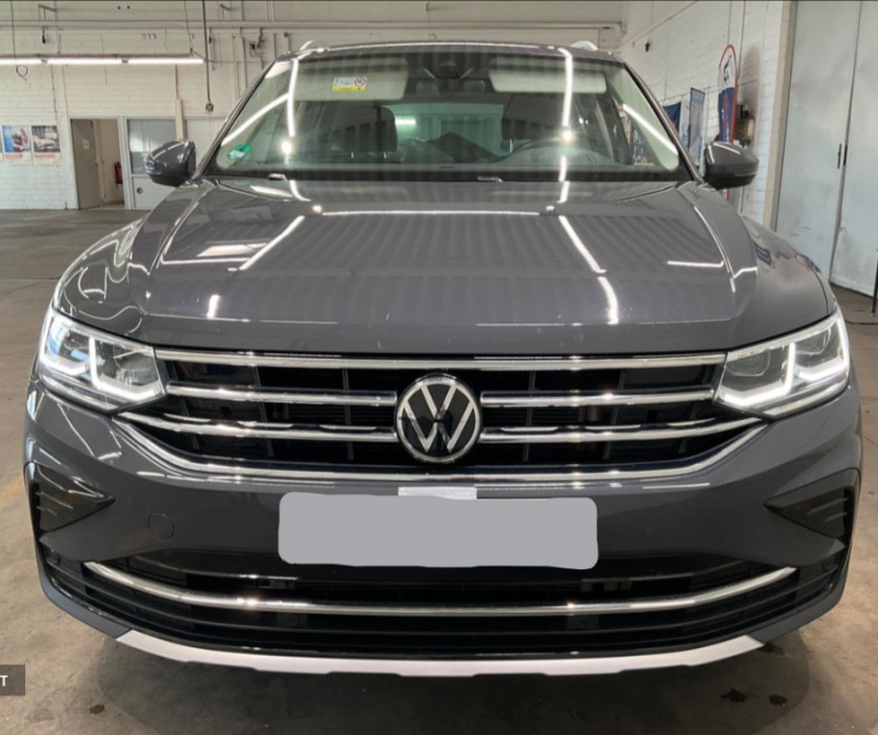 Photo 2 de l'offre de VOLKSWAGEN TIGUAN II (2) 2.0 TDI 150 DSG 2WD ELEGANCE GPS Camera ACC Hayon EL.Attel. à 31950€ chez Mérignac auto