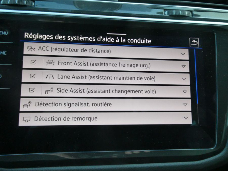 Photo 26 de l'offre de VOLKSWAGEN TIGUAN II (2) 2.0 TDI 150 DSG 2WD ELEGANCE GPS Camera ACC Hayon EL.Attel. à 31950€ chez Mérignac auto