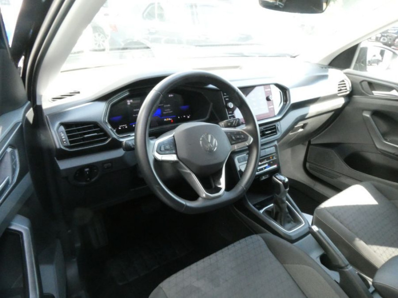 Photo 11 de l'offre de VOLKSWAGEN T-CROSS 1.0 TSI 110 DSG7 LIFE PACK COCKPIT CarPlay Radars ACC RER Privacy Glass à 23450€ chez Mérignac auto