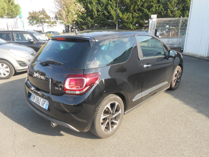 Photo 3 de l'offre de DS DS3 1.6 BlueHDI 100 SO CHIC CLIM Auto Camera JA Diam. à 10950€ chez Mérignac auto