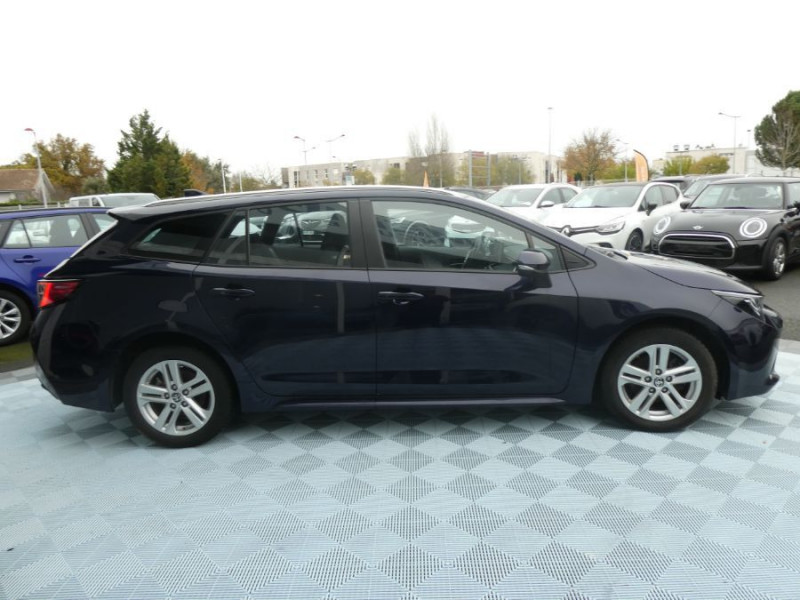 Photo 11 de l'offre de TOYOTA COROLLA (2) XII TOURING SPORTS 1.8 HYBRIDE 122H BVA Ph.2 DYNAMIC GPS Camera à 23950€ chez Mérignac auto