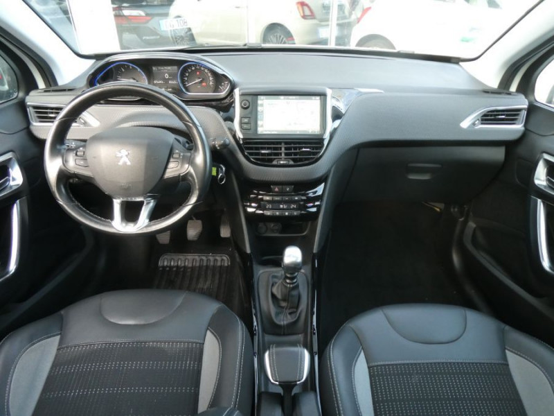 Photo 15 de l'offre de PEUGEOT 2008 1.6 BlueHDi 120 BVM6 ALLURE GPS TOIT Pano JA17 à 12950€ chez Mérignac auto