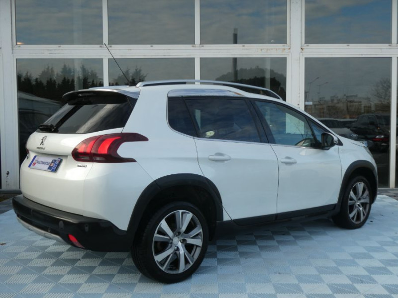 Photo 2 de l'offre de PEUGEOT 2008 1.6 BlueHDi 120 BVM6 ALLURE GPS TOIT Pano JA17 à 12950€ chez Mérignac auto