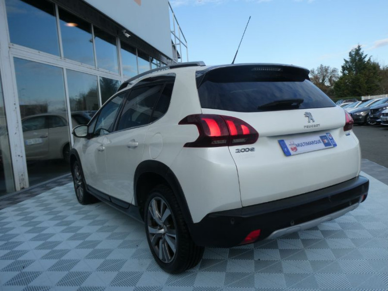 Photo 11 de l'offre de PEUGEOT 2008 1.6 BlueHDi 120 BVM6 ALLURE GPS TOIT Pano JA17 à 12950€ chez Mérignac auto