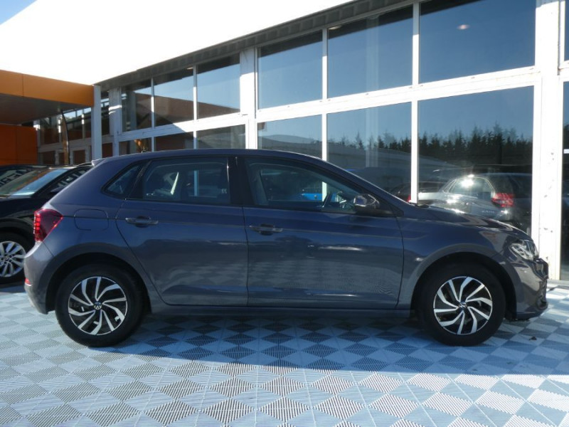 Photo 10 de l'offre de VOLKSWAGEN POLO VI 1.0 TSI 95 DSG7 LIFE CarPlay Radars JA à 22950€ chez Mérignac auto