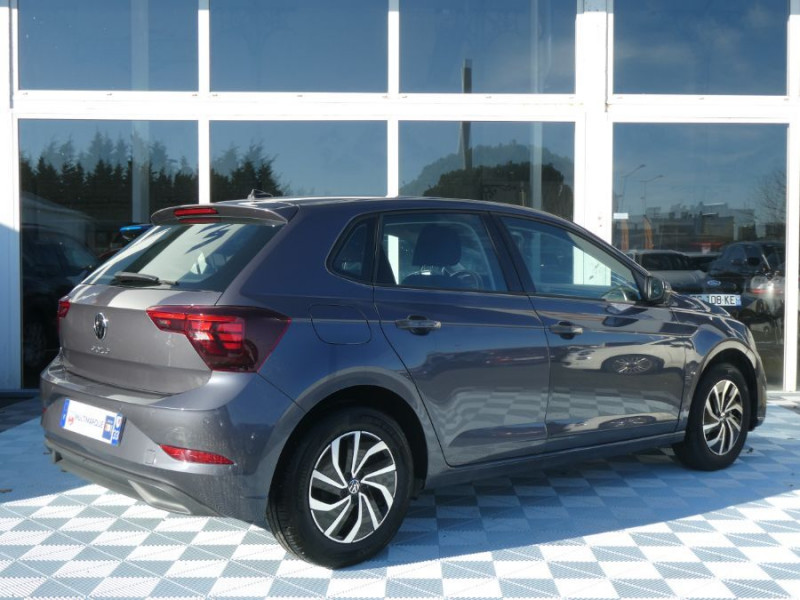 Photo 3 de l'offre de VOLKSWAGEN POLO VI 1.0 TSI 95 DSG7 LIFE CarPlay Radars JA à 22950€ chez Mérignac auto