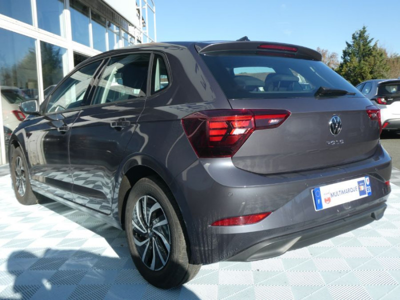 Photo 9 de l'offre de VOLKSWAGEN POLO VI 1.0 TSI 95 DSG7 LIFE CarPlay Radars JA à 22950€ chez Mérignac auto