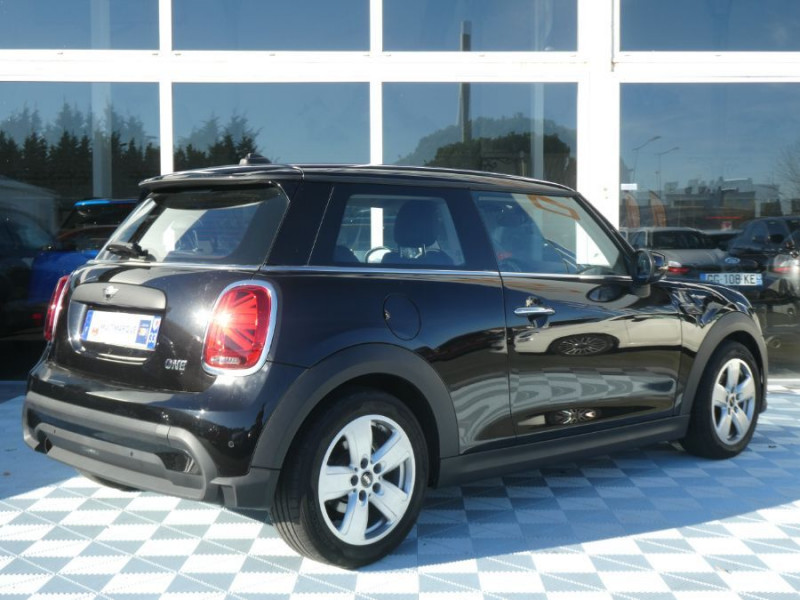 Photo 3 de l'offre de MINI MINI III (F56) NEW 102 BVA ONE GPS LED CarPlay Sièges Sport à 21450€ chez Mérignac auto