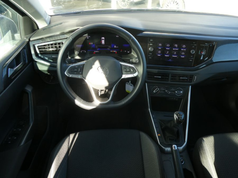 Photo 4 de l'offre de VOLKSWAGEN POLO VI 1.0 TSI 95 LIFE CarPlay Camera Radars JA à 19690€ chez Mérignac auto