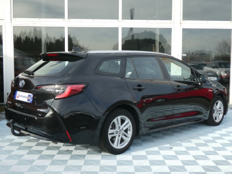 Photo 3 de l'offre de TOYOTA COROLLA XII TOURING SPORTS 1.8 HYBRIDE 122H BVA DYNAMIC Key Less Induction Radars Attel. à 21750€ chez Mérignac auto