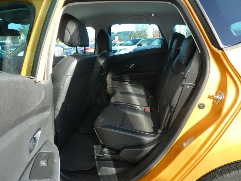 Photo 18 de l'offre de RENAULT SCENIC IV 1.3 TCE 140 BVM6 INTENS Grand GPS 9.3 Camera HUD 1ère Main à 17450€ chez Mérignac auto