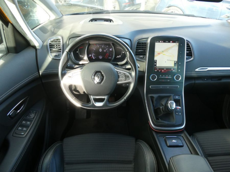 Photo 4 de l'offre de RENAULT SCENIC IV 1.3 TCE 140 BVM6 INTENS Grand GPS 9.3 Camera HUD 1ère Main à 17450€ chez Mérignac auto