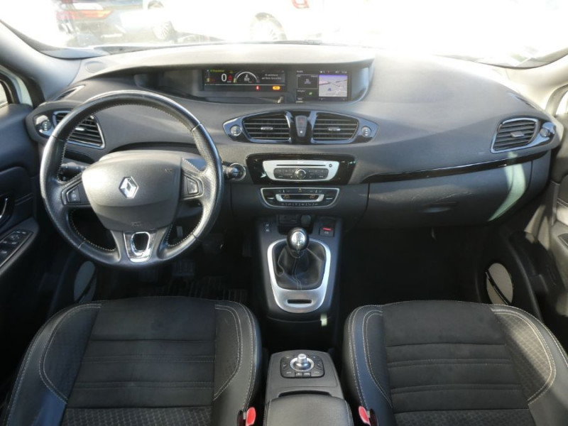 Photo 13 de l'offre de RENAULT GRAND SCENIC III 1.2 Tce 130 BVM6 Ph2 BOSE Camera Attel. 7PL à 7450€ chez Mérignac auto