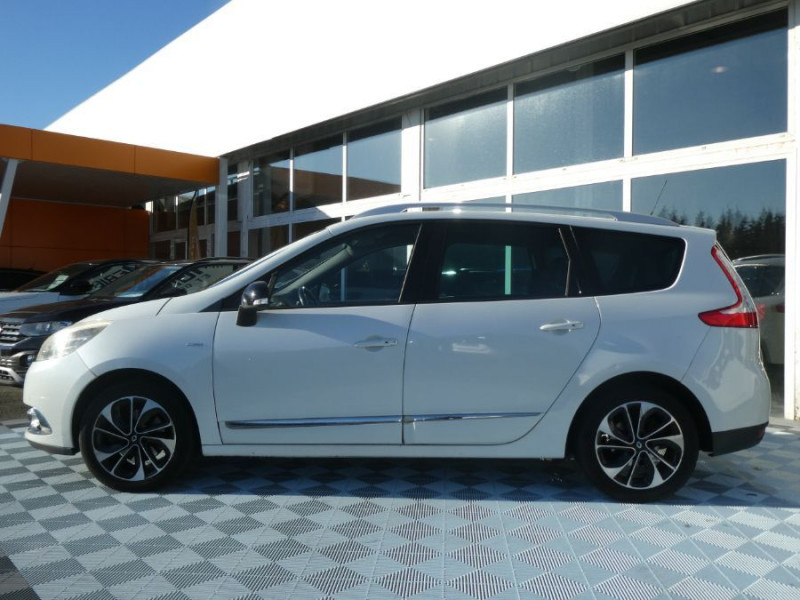 Photo 12 de l'offre de RENAULT GRAND SCENIC III 1.2 Tce 130 BVM6 Ph2 BOSE Camera Attel. 7PL à 7450€ chez Mérignac auto