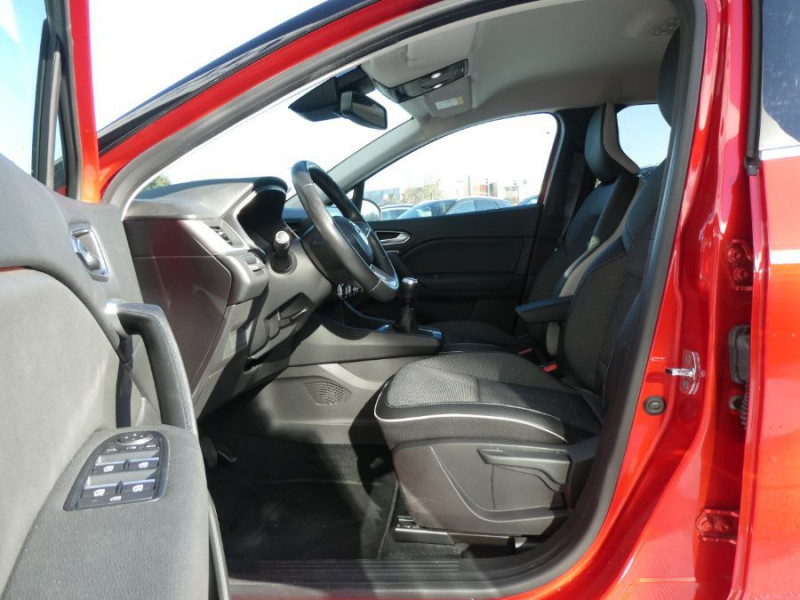 Photo 15 de l'offre de RENAULT CAPTUR II 1.0 TCE 100 INTENS Attel. 1ère Main à 16970€ chez Mérignac auto