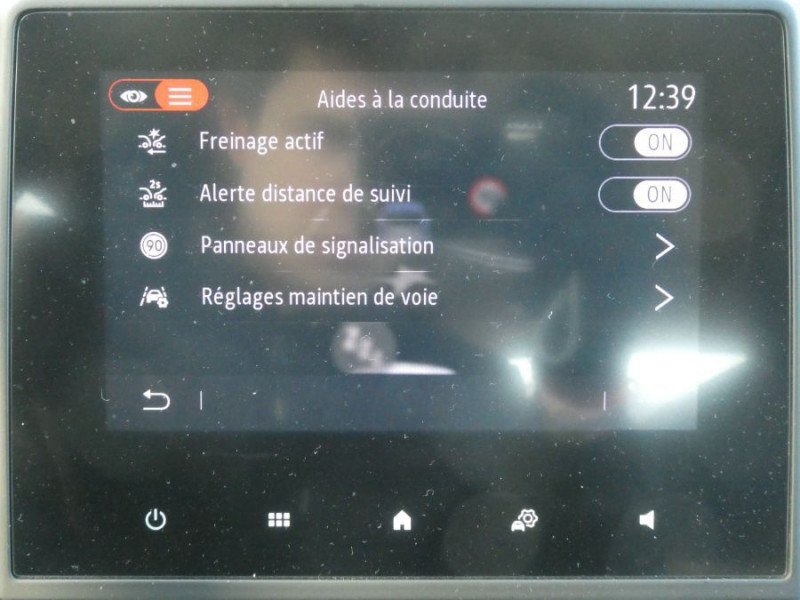 Photo 22 de l'offre de RENAULT CAPTUR II 1.0 TCE 100 INTENS Attel. 1ère Main à 16970€ chez Mérignac auto