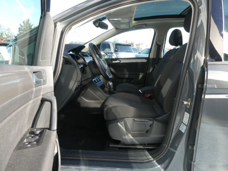 Photo 15 de l'offre de VOLKSWAGEN TOURAN III 1.6 TDI 115 DSG7 TRENDLINE GPS ACC Radars TOIT Ouvrant 5PL à 23950€ chez Mérignac auto