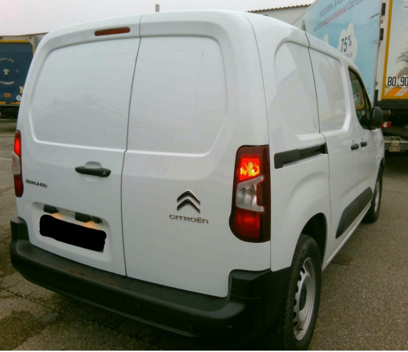 Photo 2 de l'offre de CITROEN BERLINGO 1.5 BlueHDi 100 BVM6 GPS Camera Radars 15450 HT à 15450€ chez Mérignac auto