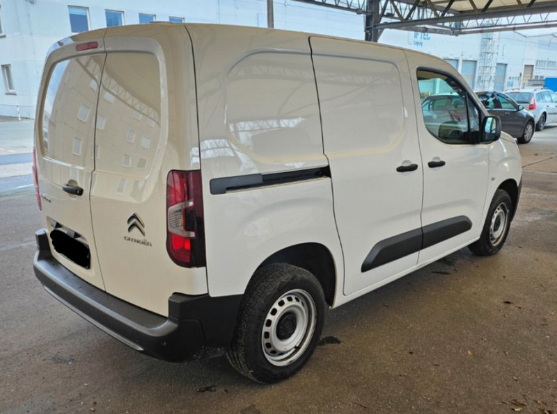 Photo 2 de l'offre de CITROEN BERLINGO 1.5 BlueHDi 100 CLUB Camera Pack Chantier Safety+ Grip Cont. 12490HT à 12490€ chez Mérignac auto