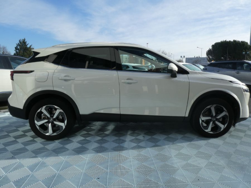 Photo 14 Nissan QASHQAI 1.3 MILD HYBRID 158 Xtronic 2WD N-CONNECTA TOIT Pano PK Hiver Hybride BLANC LUNAIRE NACRÉ en vente chez Mérignac auto Photo 14 de l'offre de NISSAN QASHQAI 1.3 MILD HYBRID 158 Xtronic 2WD N-CONNECTA TOIT Pano PK Hiver à 27450€ chez Mérignac auto