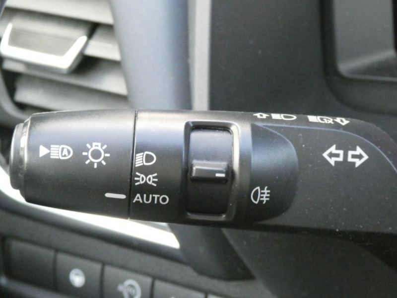 Photo 19 Nissan QASHQAI 1.3 MILD HYBRID 158 Xtronic 2WD N-CONNECTA TOIT Pano PK Hiver Hybride BLANC LUNAIRE NACRÉ en vente chez Mérignac auto Photo 19 de l'offre de NISSAN QASHQAI 1.3 MILD HYBRID 158 Xtronic 2WD N-CONNECTA TOIT Pano PK Hiver à 27450€ chez Mérignac auto