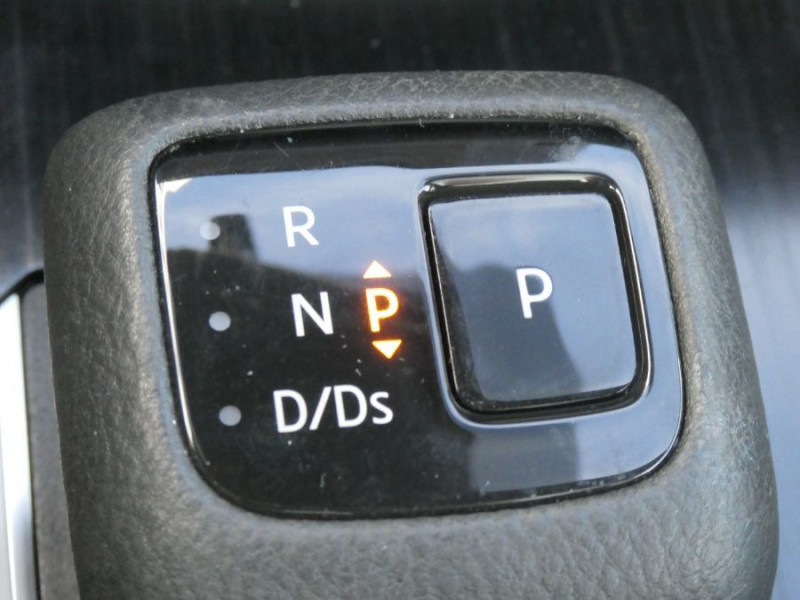 Photo 15 Nissan QASHQAI 1.3 MILD HYBRID 158 Xtronic 2WD N-CONNECTA TOIT Pano PK Hiver Hybride BLANC LUNAIRE NACRÉ en vente chez Mérignac auto Photo 15 de l'offre de NISSAN QASHQAI 1.3 MILD HYBRID 158 Xtronic 2WD N-CONNECTA TOIT Pano PK Hiver à 27450€ chez Mérignac auto