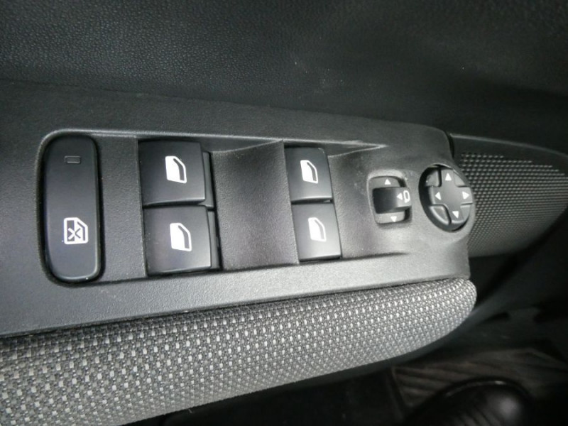 Photo 18 Citroen C3 AIRCROSS 1.5 BlueHDi 120 EAT6 SHINE GPS JA17 Radars Attel. DIESEL GRIS PLATINIUM en vente chez Mérignac auto Photo 18 de l'offre de CITROEN C3 AIRCROSS 1.5 BlueHDi 120 EAT6 SHINE GPS JA17 Radars Attel. à 15950€ chez Mérignac auto