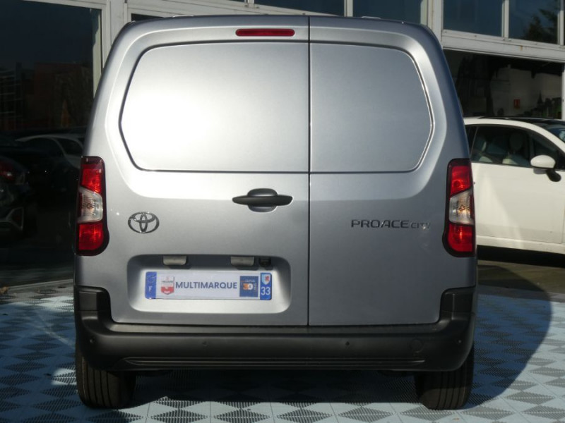 Photo 9 de l'offre de TOYOTA PROACE CITY 1.5 130 D-4D BVA8 PACK CONNECT et CONFORT à 21990€ chez Mérignac auto